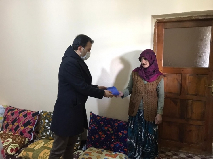 Kaymakam Koşal, Şehit Annesini Ve 102 Yaşındaki Ümmühan Azer’i Ziyaret Etti