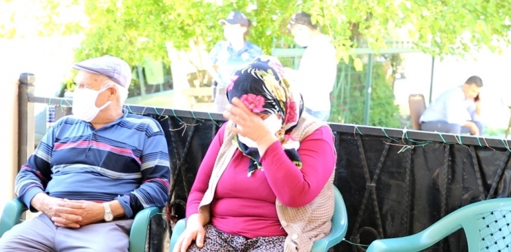 Şehit Annesi Göz Yaşlarına Hakim Olamadı