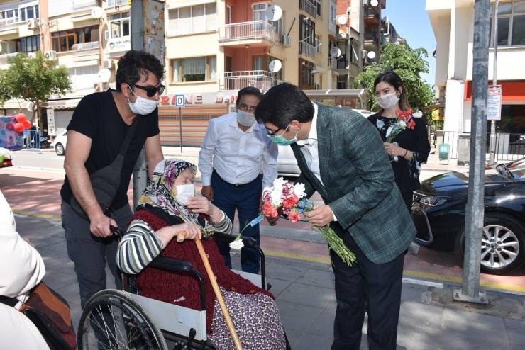 Başkan Çelik, 65 Yaş Ve Üzeri Anneleri Yalnız Bırakmadı