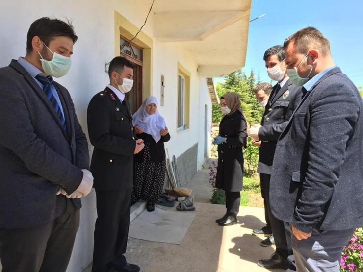Seyitgazi Kaymakamı Baytak, Şehit Annelerini Evlerinde Ziyaret Etti