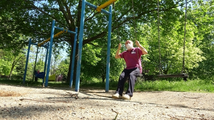 Kimisi Salıncağa Kimisi Kaydırağa...özgürlüğün Tadını Doya Doya Çıkardılar