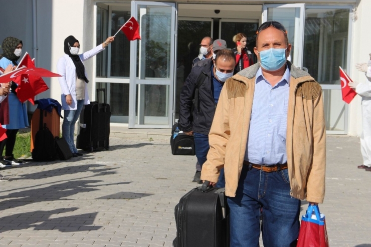 Somali Ve Cibuti’den Gelen 123 Türk Vatandaşı Memleketlerine Uğurlandı