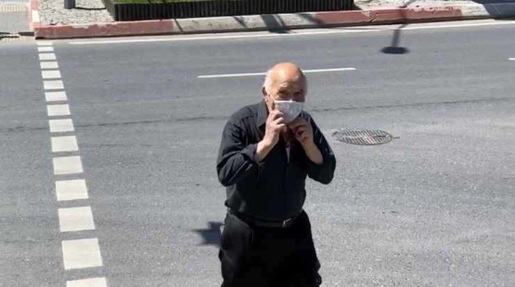 Sultanbeyli’de Sokaklar 65 Yaş Üstü Vatandaşlarla Doldu