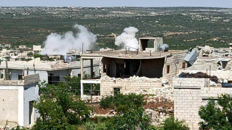 Esad Rejimi İdlib’deki Köylere Saldırdı: 5 Yaralı