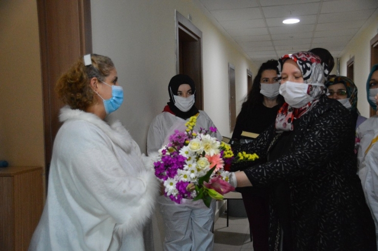 Karantinada Ağlatan Anneler Günü Kutlaması