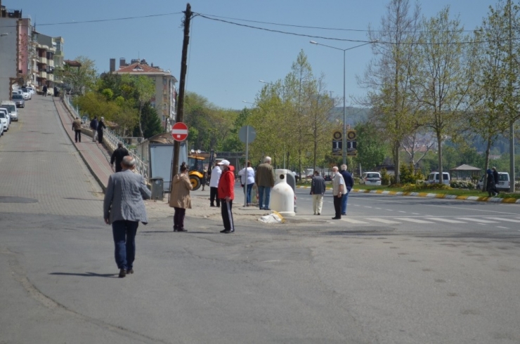 Dışarı Çıkan Yaşlılar: "Yasağa Gerek Varsa Devam Etmeli”