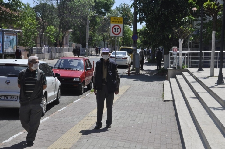 Bugün Sokaklar Onlarındı