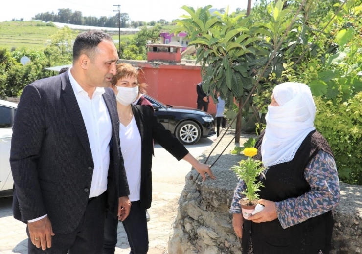 Başkan Yılmaz’dan Her Anneye Çiçek