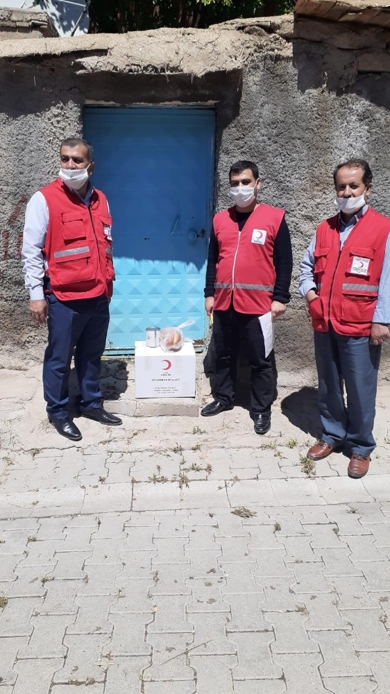 Kızılay’dan Çınar’da 160 Aileye Gıda Yardımı