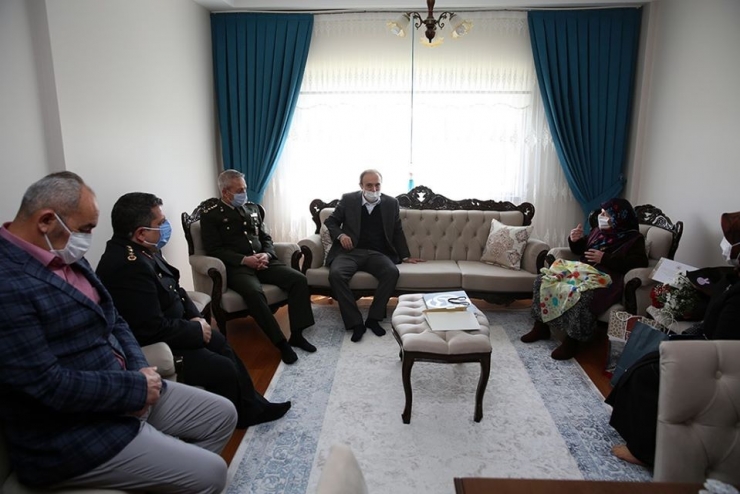 Vali Cüneyt Epcim, Şehit Annelerini Ziyaret Etti