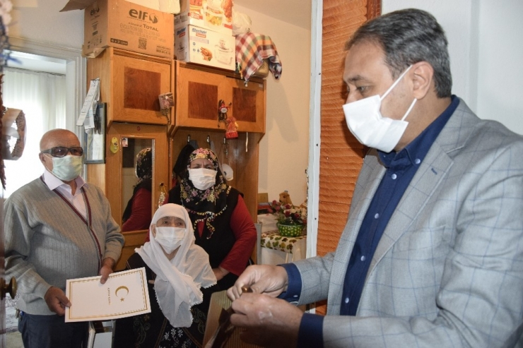 Burdur’da 107 Yaşındaki Zehra Nineye Anneler Günü Ziyareti