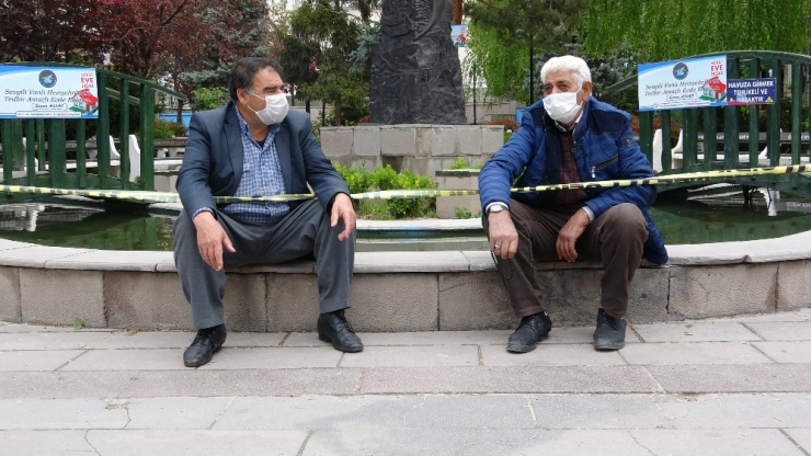 Cadde Ve Parklar Onlara Kaldı