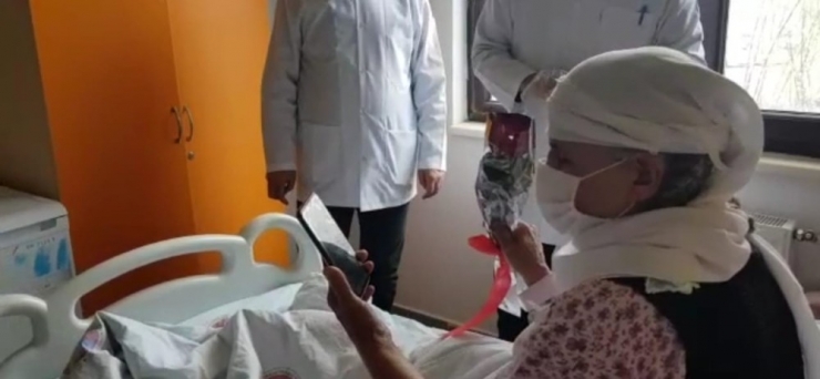 Van’da Korona Vüris Tedavisi Alan Anneye Moral