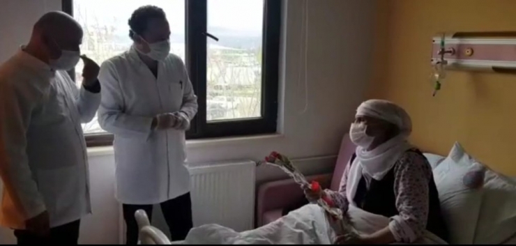 Van’da Korona Vüris Tedavisi Alan Anneye Moral