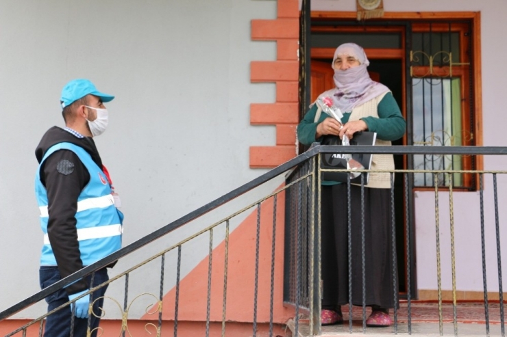 Erciş’te 100 Yaş Ve Üstü Kadınların Anneler Günü Kutlandı