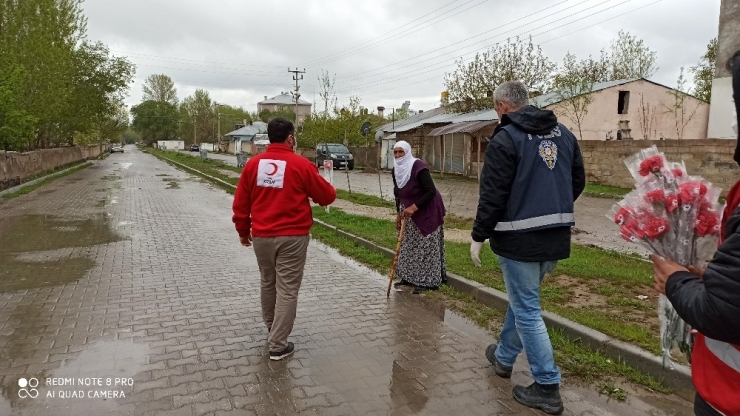 Muradiye’de 65 Yaş Ve Üzeri Annelerin Günü Kutlandı