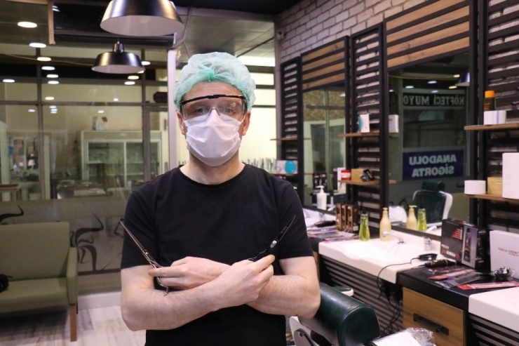 Tüm Hazırlıklarını Tamamlayan Berberler Açılış Saatlerini Bekliyor