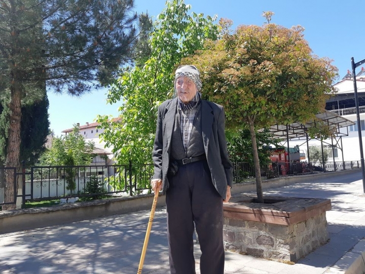 Selendi’de 65 Yaş Ve Üzeri Vatandaşlar Haftalar Sonra Sokağa Çıktı