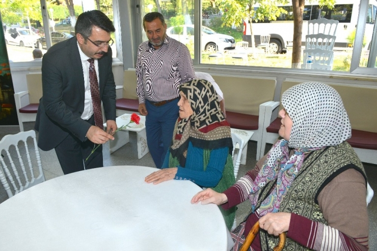 Yıldırım Belediyesi’nden Yaşlılara Vefa
