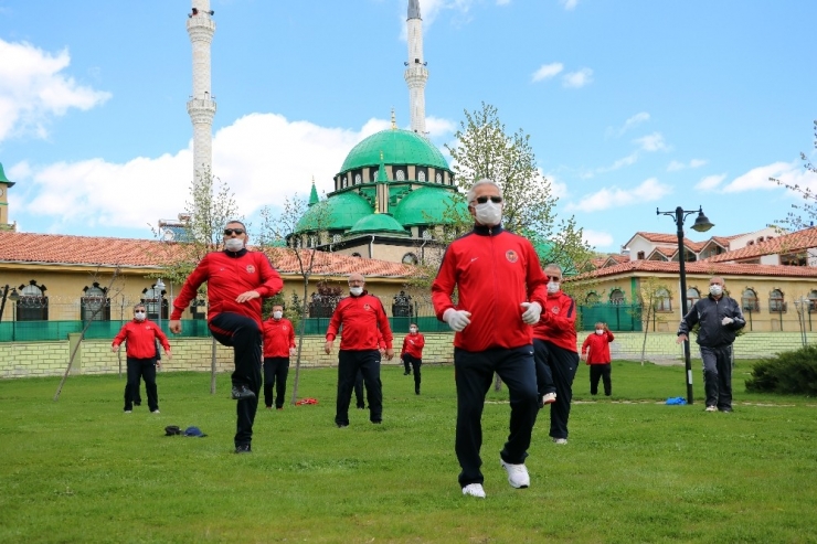 65 Yaş Ve Üzeri Vatandaşlar Uzun Bir Aradan Sonra Spor Yapmanın Mutluluğunu Yaşadı