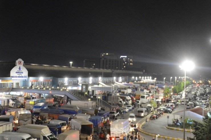 Bayrampaşa Hali’nde Polis Ekipleri Ateş Ölçtü, Maske Dağıttı