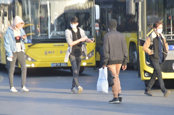 Sokağa Çıkma Kısıtlaması Sonrası İşe Giden Vatandaşlar Yollara Döküldü
