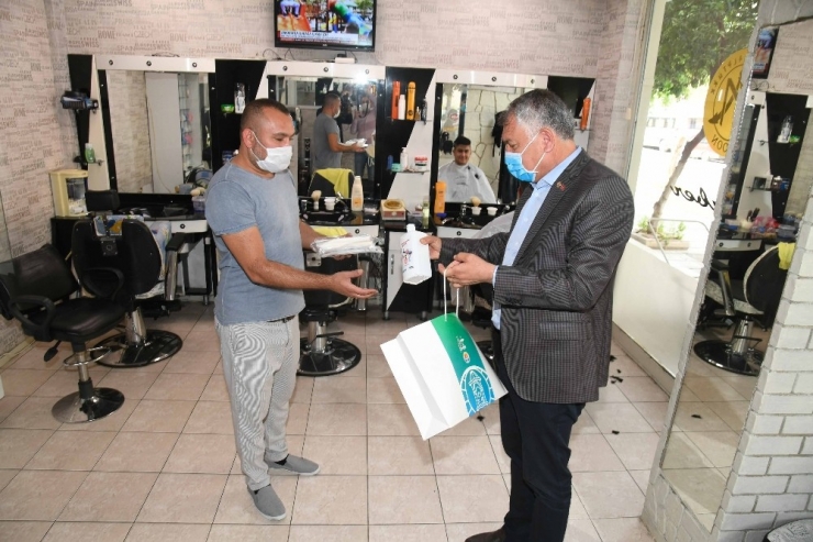 Büyükşehir’den Berber Ve Kuaförlere Hijyen Malzemesi