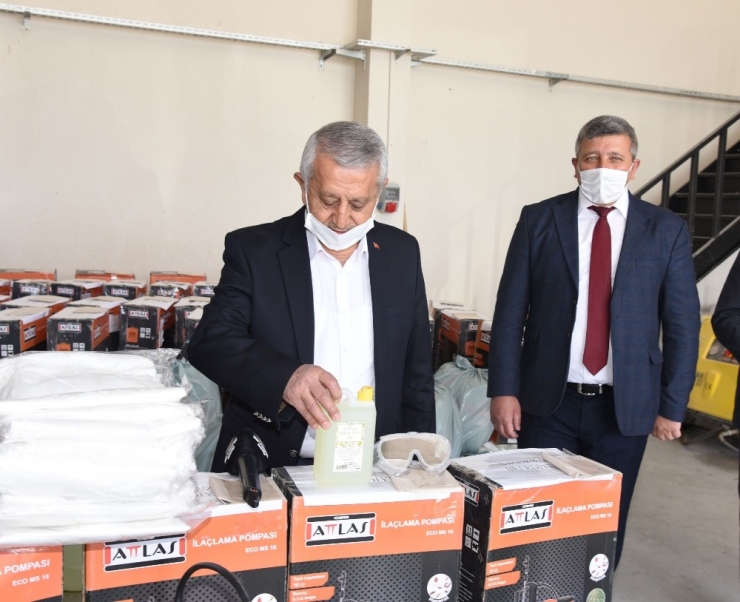 Başkan Zeybek’ten Belediyelere Hijyen Malzemesi Desteği