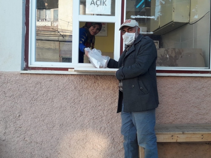 Kızılören’de Ramazan Pidesi Ücretsiz Dağıtılıyor