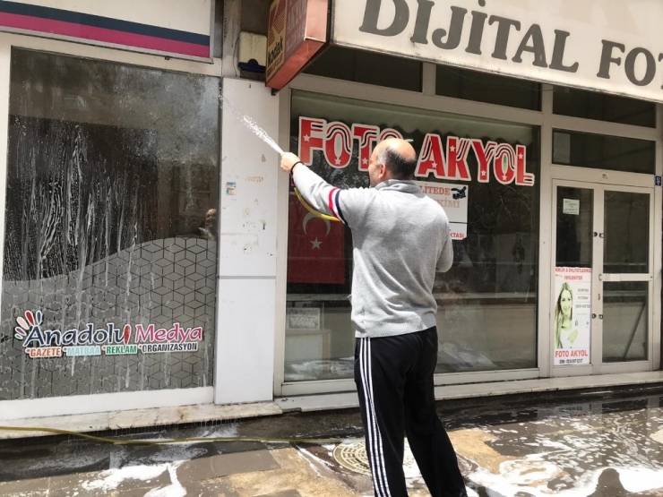 Esnaf, Bahar Ve Korona Temizliğini Birleştirdi