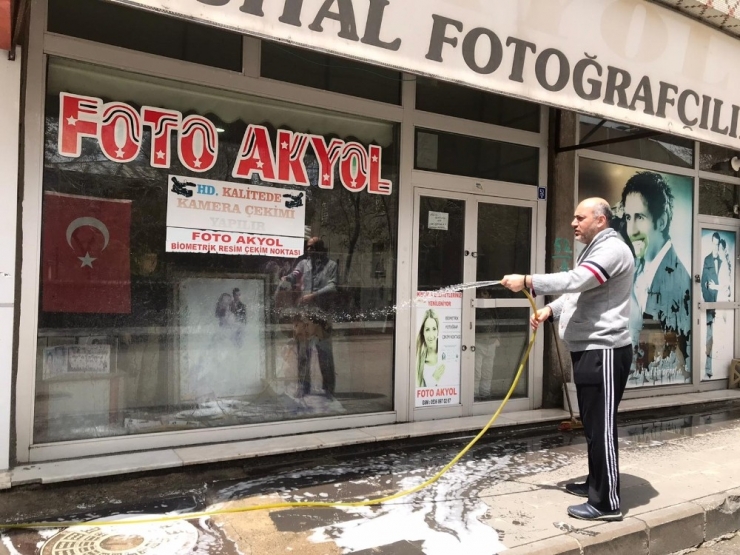 Esnaf, Bahar Ve Korona Temizliğini Birleştirdi