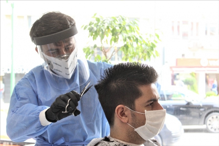 Ameliyathane Gibi Kuaför Salonu