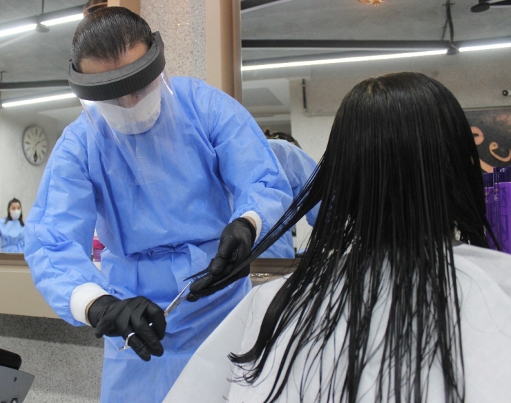 Ameliyathane Gibi Kuaför Salonu