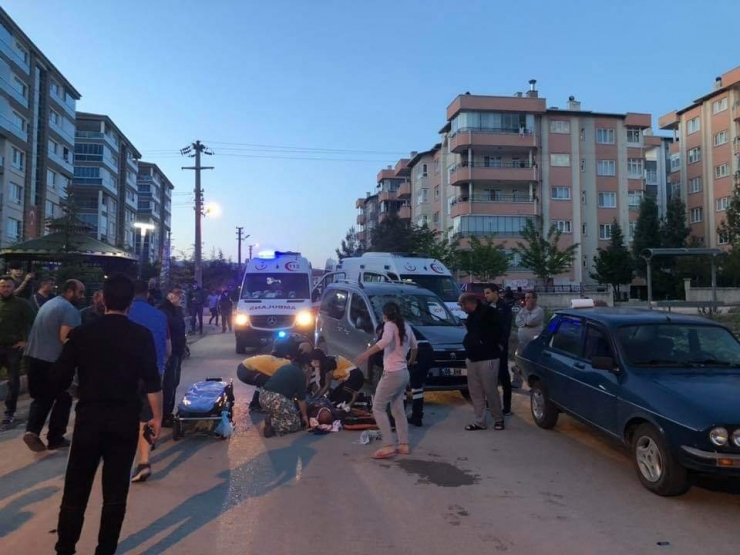 Beypazarı’nda Otomobille Motosiklet Çarpıştı: 1’i Ağır 2 Yaralı