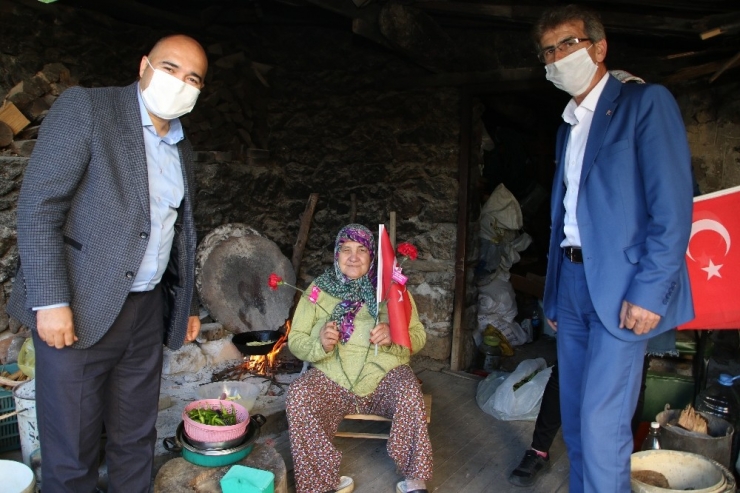 Yerel Sanatçılar Moral Verdi