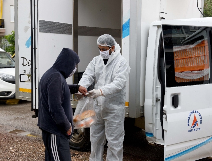 Her Gün 3 Bin 100 Kişiye İftarlık Yemek