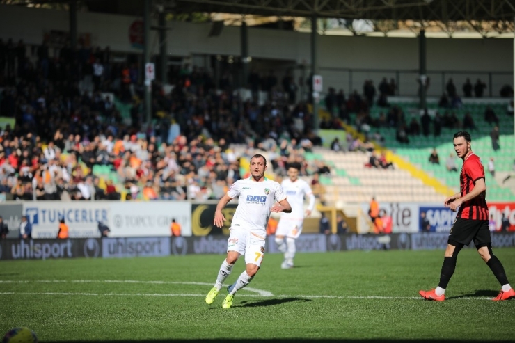 Alanyaspor’un Genç Futbolcusunun Forma Hırsı