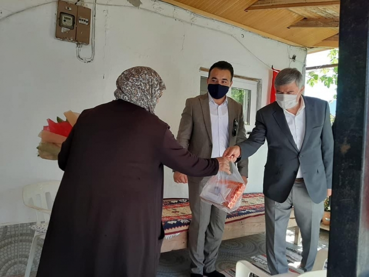 Başkan Ceylan Şehit Annelerini Ziyaret Etti