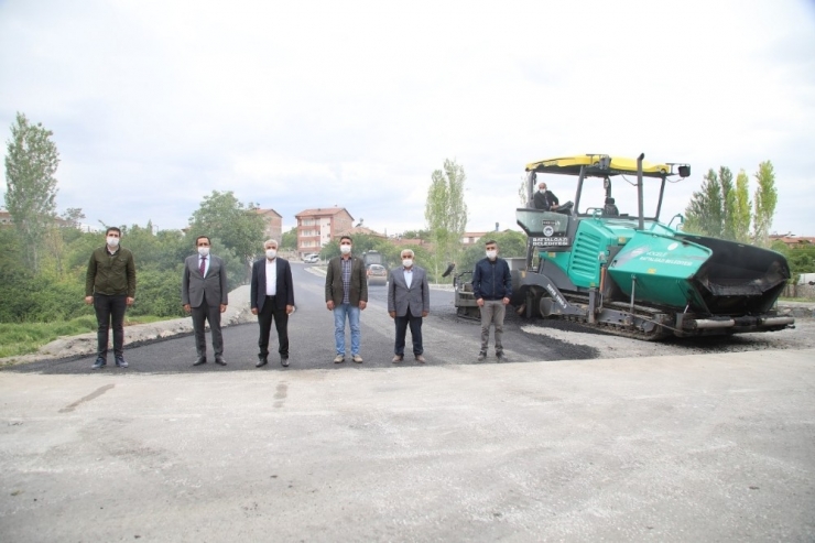 Başkan Güder, Asfalt Çalışmasını Yerinde İnceledi