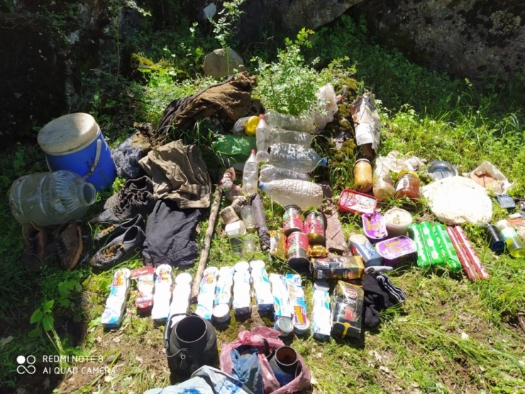 Batman Kırsalında Pkk’lı Teröristlere Ait Silah, Mühimmat Ve Yaşam Malzemesi Ele Geçirildi