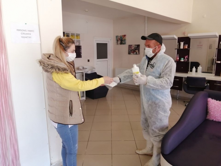 Bayburt’ta Berber, Kuaför Ve Güzellik Merkezleri Dezenfekte Edildi