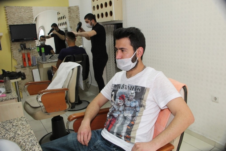 Devrek’te Berber Ve Kuaförler İşbaşı Yaptı