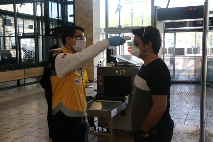 Avrupanın En Büyük Otoyol Alışveriş Tesisi Müşterilerine Kapılarını Açtı