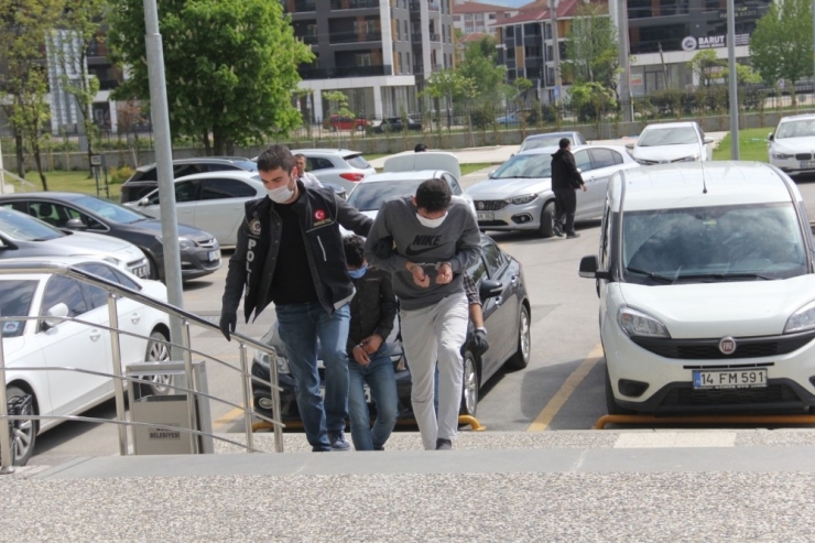 Bolu’da, Ev Ve İş Yerlerinde Uyuşturucu İle Yakalanan 2 Şahıs Adliyede