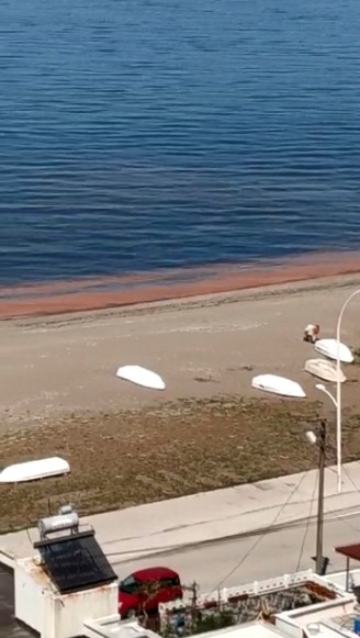 Kurşunlu’da Deniz Turuncuya Döndü