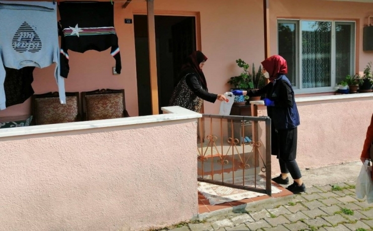 Kartepe’de 15 Bin Hijyen Paket Dağıtımı Yapıldı