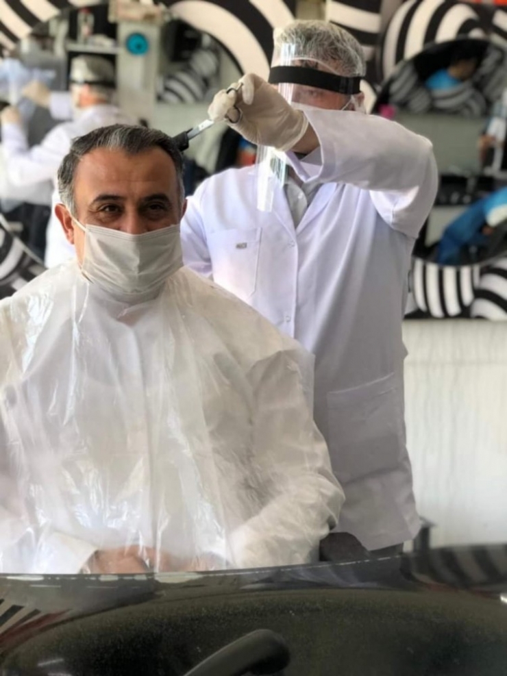 Berberler Açıldı, Başkan Cabbar Tıraşını Oldu