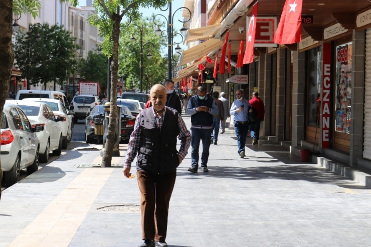 Diyarbakır’da Kısıtlama Bitti, Vatandaşlar Soluğu Dışarıda Aldı