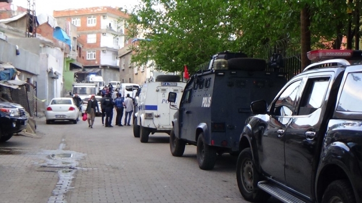 Diyarbakır’da İftar Vakti Silahlar Konuştu: 1’i Ağır 3 Yaralı