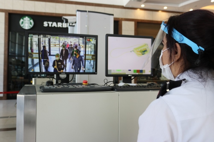 Ceylan Karavil Park Avm, 50 Gün Sonra Ziyaretçilerine Kapılarını Açtı